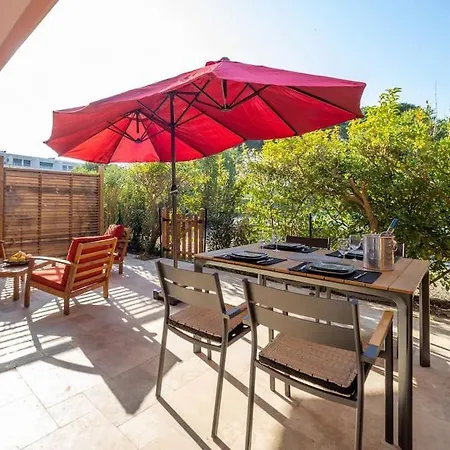 Entierement Renove Avec Terrasse Saint-Tropez